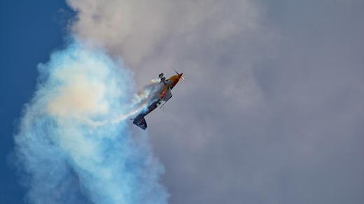 EXTRA-300 SR s pilotem Martiem Šonkou