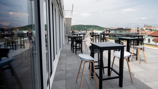 Osmému patru dominuje restaurace Fly Vista s výhledem na Prahu