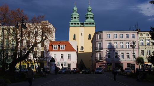 Průčelí kostela z glucholazkého náměstí