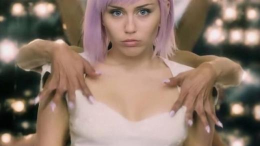 Miley Cyrus v seriálu Black Mirror, díle Rachel, Jack and Ashley Too 