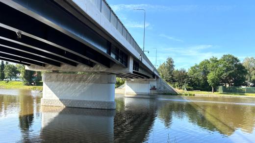 Most přes řeku Vltavu v Týně nad Vltavou je po velké rekonstrukci znovu otevřený