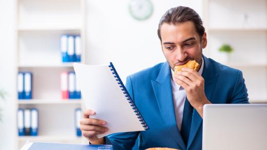 jídlo v práci, sedavé zaměstnání, fast food