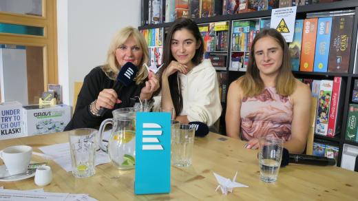 Atletka Lada Vondrová a Naomi Adachi, herečka a moderátorka s japonskými kořeny, jsou hosty Lady Klokočníkové v rozhlasové kavárně