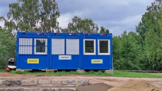 Zázemí vodních záchranářů u jablonecké přehrady Mšeno