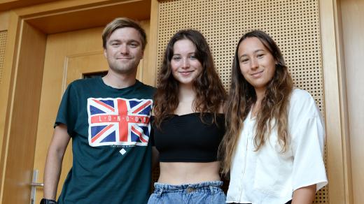 Trenér Jan Knotek a plavkyně Gabriela Dvořáčková a Pavlína Dvořáková