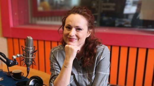 Markéta Hrubešová ve studiu Českého rozhlasu Hradec Králové