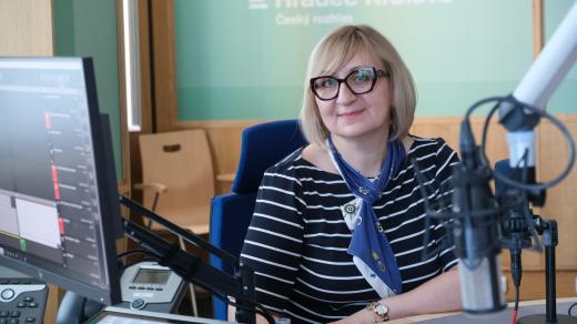 Ivana Lánová ve studiu Českého rozhlasu Hradec Králové