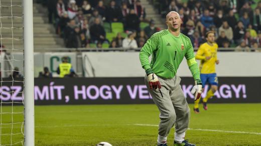 Maďarský brankář Gábor Király, který se proslavil chytáním v teplákách