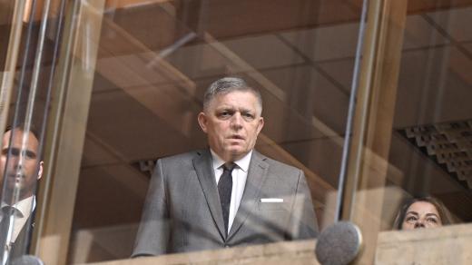 Slovenský premiér Robert Fico poprvé od atentátu na schůzi svého kabinetu