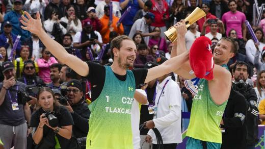 Beachvolejbalisté Ondřej Perušič a David Schweiner se stali mistry světa