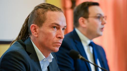 Ministr pro místní rozvoj Ivan Bartoš (vlevo) a ministr zahraničních věcí Jan Lipavský (oba Piráti)