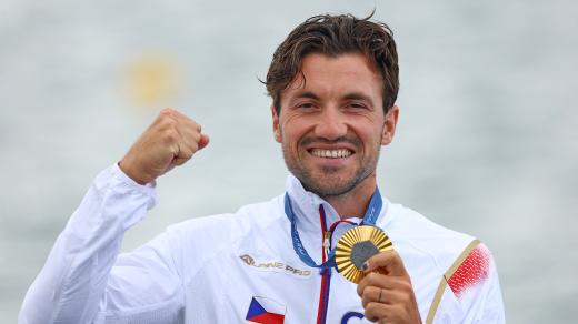 Rychlostní kanoista Martin Fuksa se zlatou olympijskou medailí