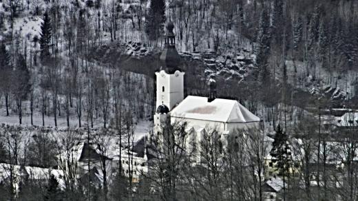 Kostel je opravdu viditelný zdaleka