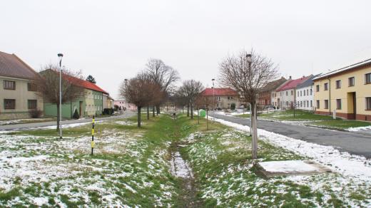 Náves v Mezicích
