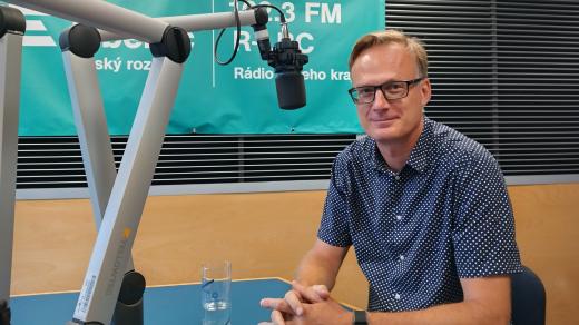 Hostem pořadu O čem se mluví byl primář infekčního oddělení KNL Adam Vitouš