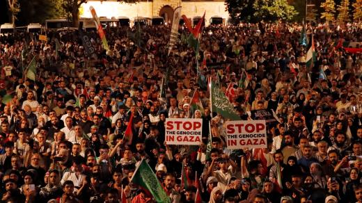 Protest po vraždě vůdce Hamásu Ismáíla Haníji v Íránu