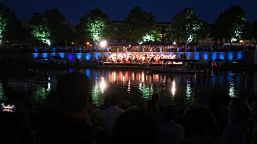 Open air koncert Filharmonie Hradec Králové na městské náplavce