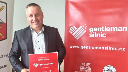 Tomáš Krulla z Jindřichova Hradce převzal ocenění Gentleman silnic