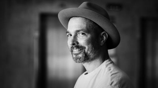 Petr Horníček, akrobat a principál Losers Cirque Company