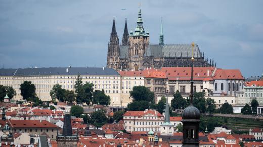 Z vyhlídky v posledním devátém patře je třeba takovýto výhled na Pražský hrad. Podle zástupců obchodního domů půjde o nejvyšší vyhlídku v okolí