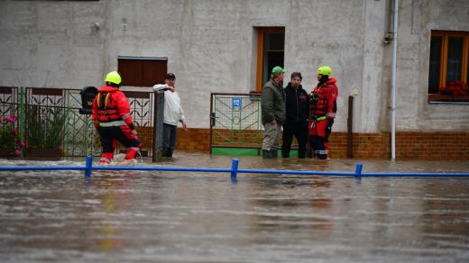 Dobrovolní hasiči v Hrochově Týnci pomáhají místním