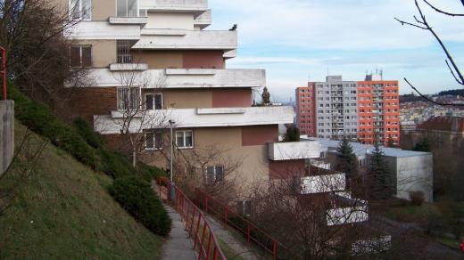 Břevnovské sídliště na Pendreku, známé svými terasovými domy