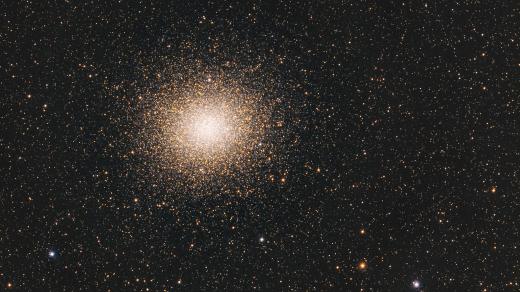 Omega Centauri (NGC 5139), nejjasnější a největší kulová hvězdokupa na obloze