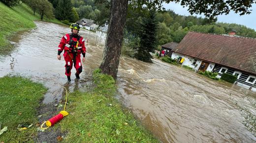 Výjezdy hasičů a záchranářů se od počátku povodňové situace počítají už ve stovkách