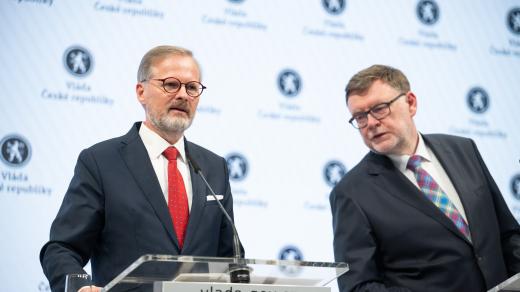 Petr Fiala a Zbyněk Stanjura na tiskové konferenci vlády