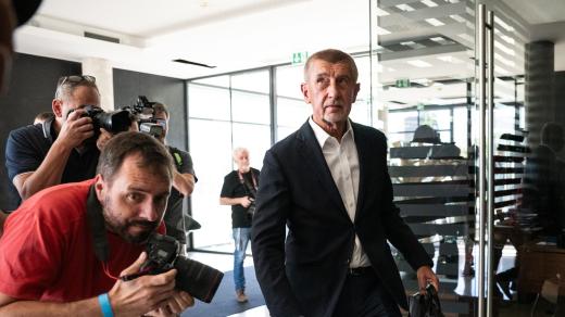 Andrej Babiš přichází do štábu ANO