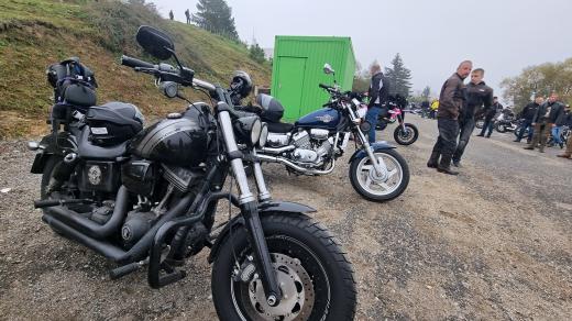 Sobotní akce přilákala okolo 150 strojů různých značek a kubatur, od moderních silničních motocyklů až po staré mopedy s mnoha najetými kilometry