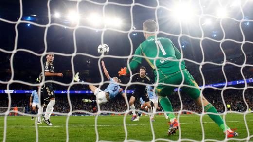 Erling Haaland a jeho akrobacie zakončená gólem