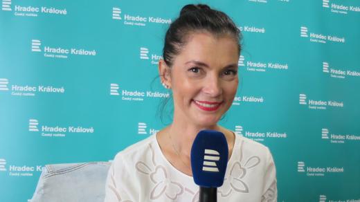 Vizážistka Lucía Gibodová Hrušková v rozhlasové kavárně