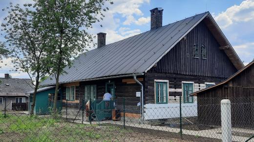 Dochovaná dělnická kolonie z roubenek nemá v Česku obdoby