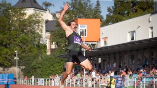 Adam Sebastian Helcelet při rozlučkovém závodě s profesionální kariérou