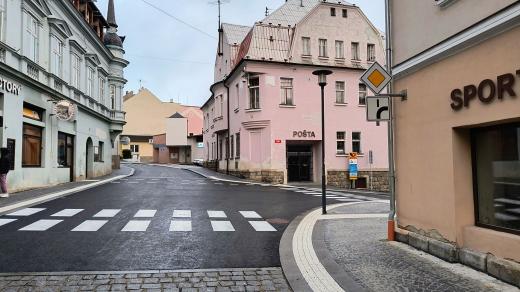 Ulice 1. máje ve Vimperku po rozsáhlé rekonstrukci