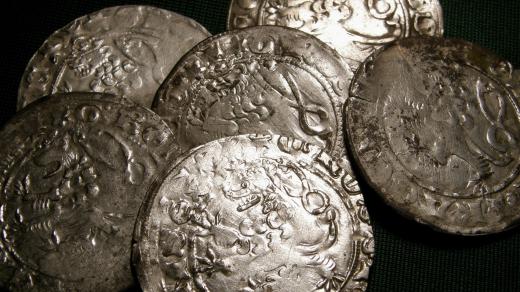 Soubor třiceti stříbrných mincí aneb tzv. Dřevohostický poklad