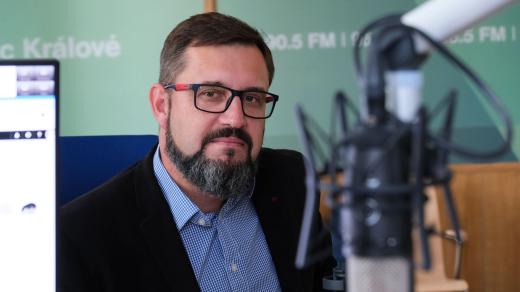 Jakub Střítecký ve studiu Českého rozhlasu Hradec Králové