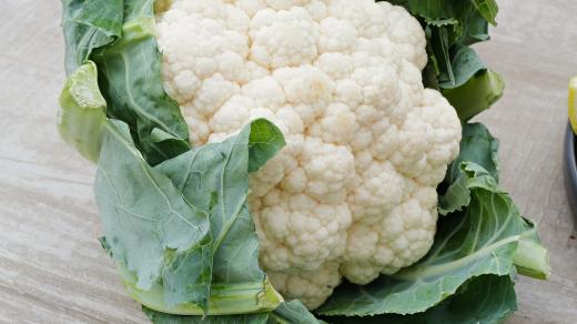 Květák je nízkokalorická zelenina bohatá na vitamíny a minerály