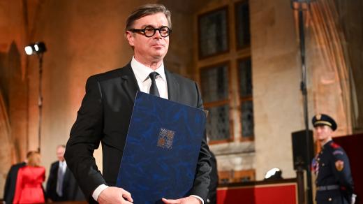 Spisovatel Jaroslav Rudiš s medailí Za zásluhy I. stupně