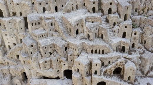 Obydlí v jeskynní osadě Matera v Itálii