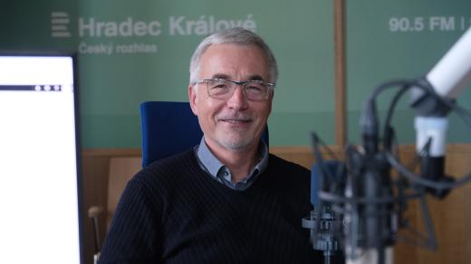 Vladimír Blaha ve studiu Českého rozhlasu Hradec Králové