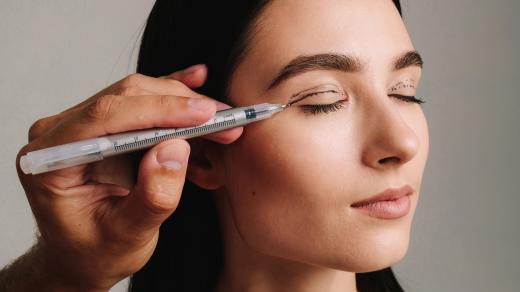 Příprava na plastickou operaci očních víček