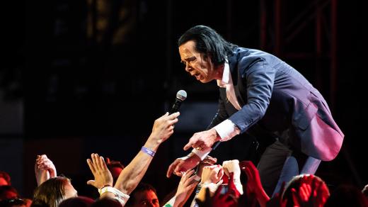 Nick Cave se diváků dotýkal ...