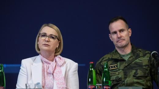 Náčelník Generálního štábu Armády české republiky Karel Řehka a ministryně obrany Jana Černochová