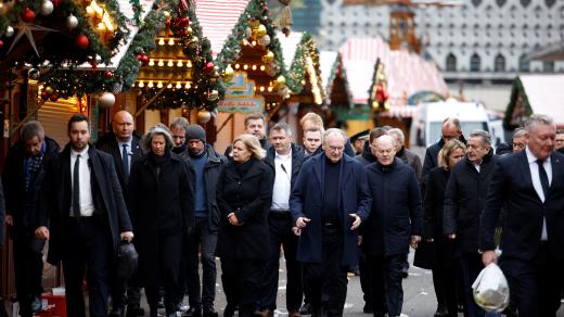 Německý kancléř Olaf Scholz, ministerský předseda Saska-Anhaltska Reiner Haseloff a německá ministryně vnitra Nancy Faeserová navštěvují Magdeburk