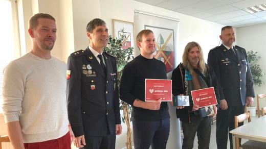 Ocenění Gentleman silnic pro muže, kteří zachránili řidiče kamionu na dálnici D3
