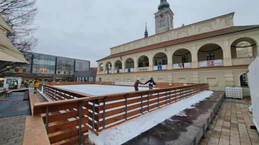 Mobilní kluziště na náměstí T. G. Masaryka v Prostějově