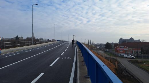 Nový nadjezd v Holické ulici v Olomouci je od pátku 6. prosince otevřený