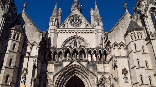Budova Královského soudního dvora v Londýně (Royal Courts of Justice), ve které sídlí Vrchní soud